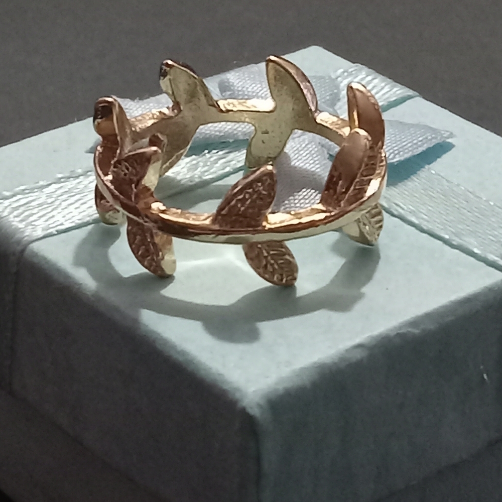 Gold Nature-Inspired Ring with Organic Design